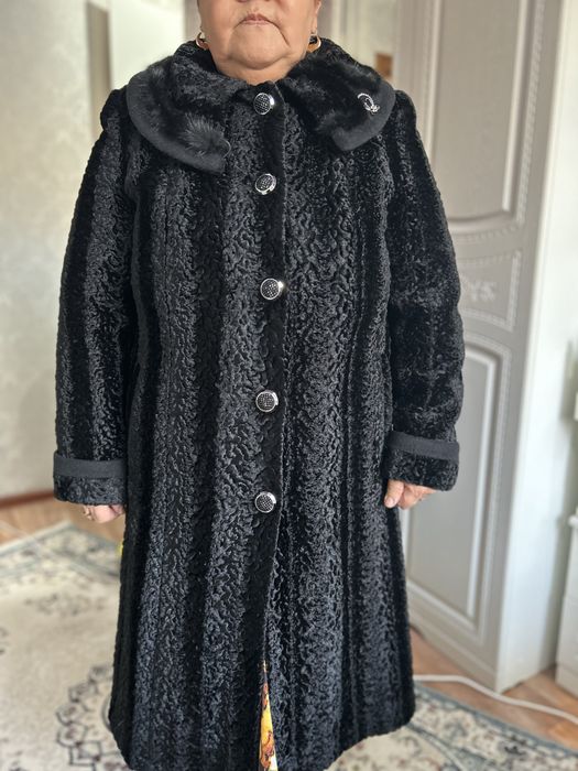 Продам пальто каракуль женский