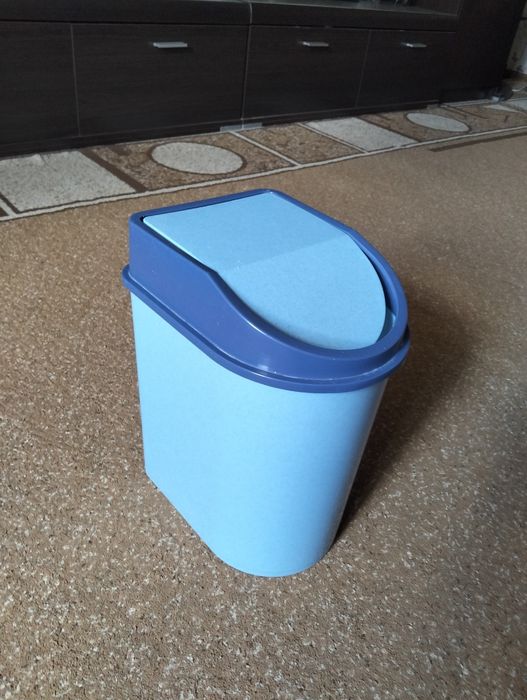 Продам мусорное ведро с откидной крышкой