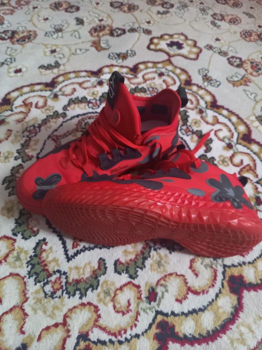 Продам баскетбольные кроссовки