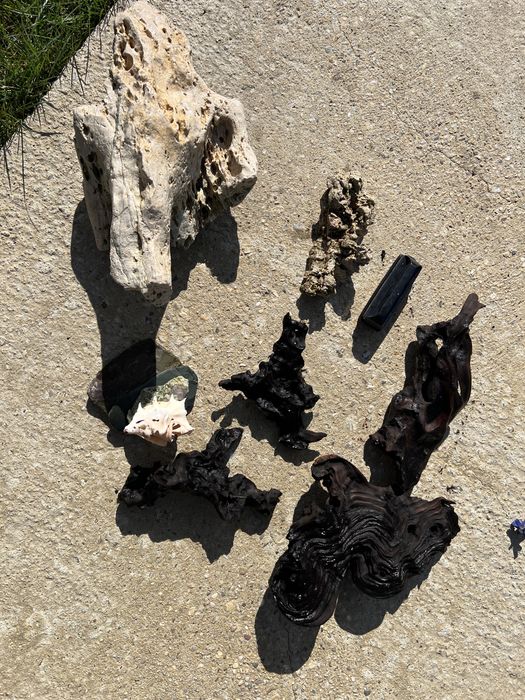 Decoratiuni acvariu din lemn și piatră – design unicat