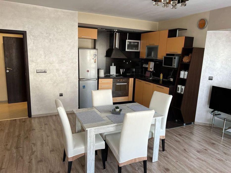 Дава се под наем Двустаен апартамент в Варна, Лятно кино Тракия - 78 кв.м за 648.21 € - Снимка #2