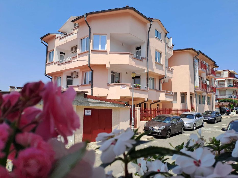 Къща за гости Каприз с паркинг