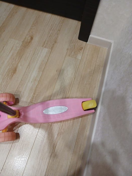 Продам самокат доя девочки