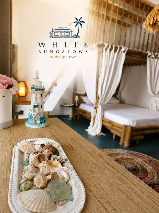 White Bungalows cazare Costinesti Nibiru Beach Please casuta cu piscina vedere la mare