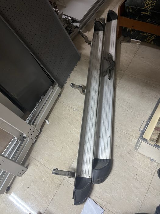 Продам порог от хайлюкса 2015г