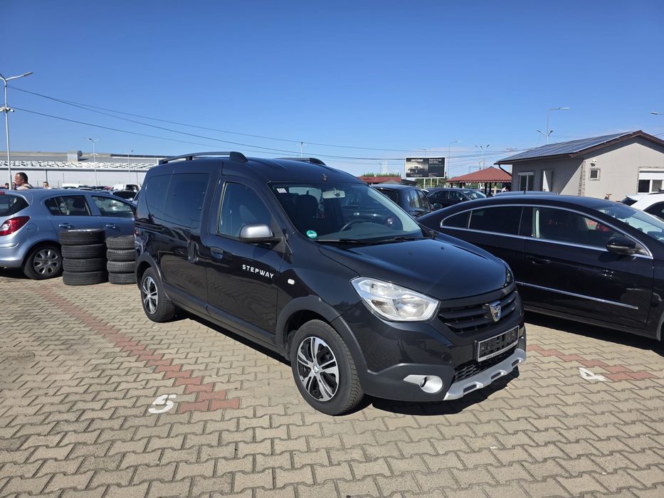 Dacia Lodgy Stepway - 1.2i 116Cp E6 - An 2017 - Clima / Navi / Camera