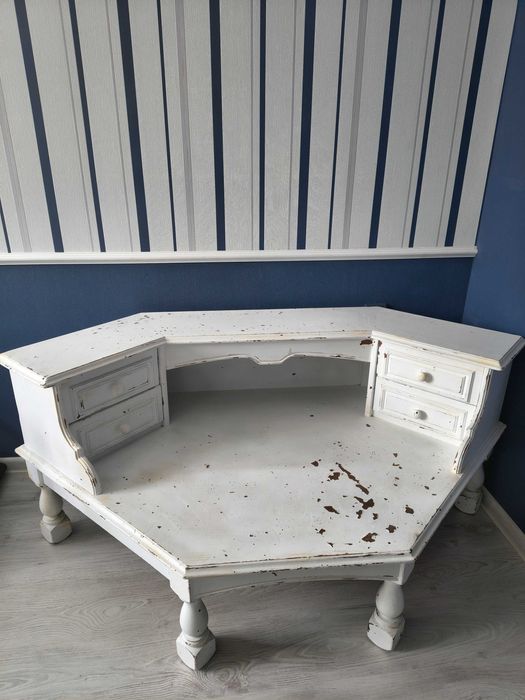 Ретро маса с уникален дизайн