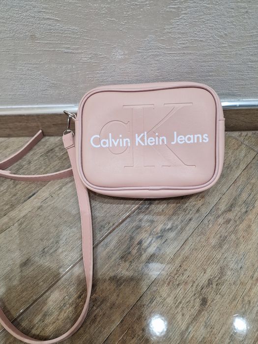 Дамска чанта с дълга дръжка