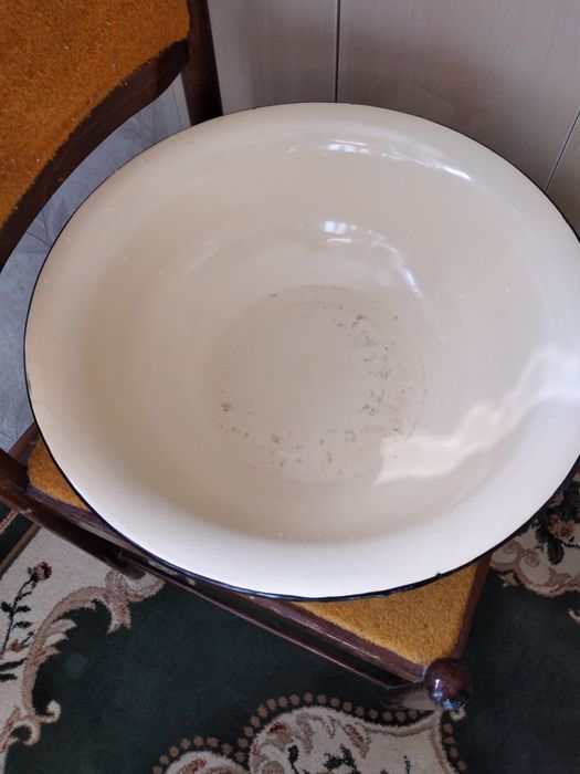 Кастрюля  и два тогора(таза) эмалированные