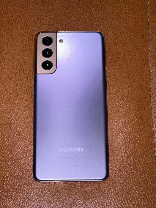 Телефон Galaxy S21