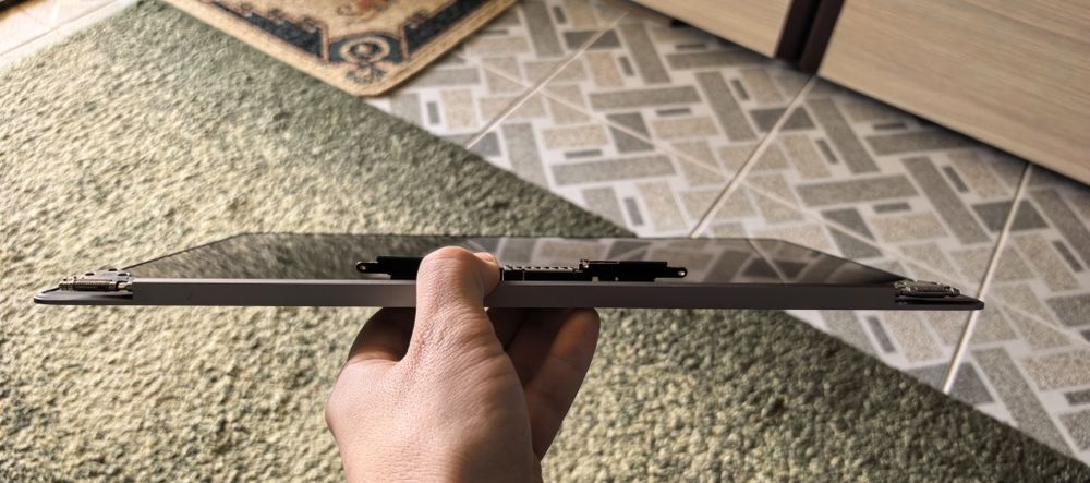 Ansamblu cu Display Macbook Pro A2141 16"--Usor spart / Dar functional