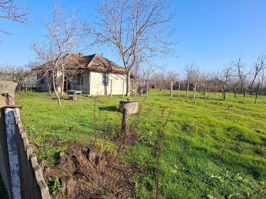 Vând casa la tara