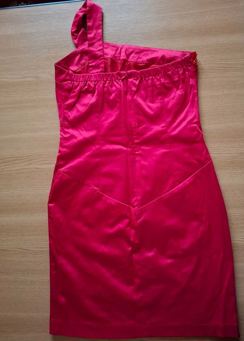 Rochie culoarea roșu marimea S-M lungime medie