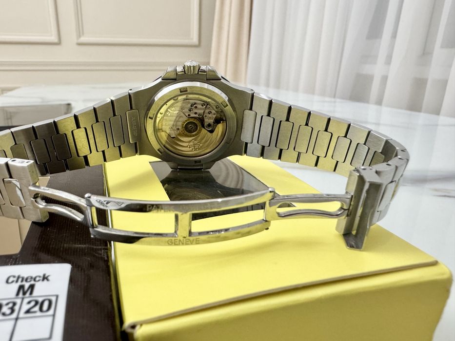 Часы Patek Philippe Nautilus