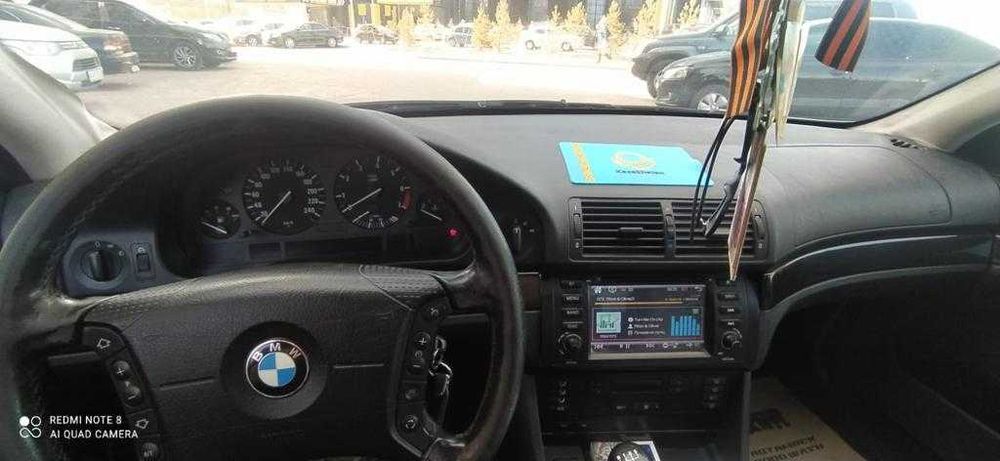 Автомобиль BMW 520i