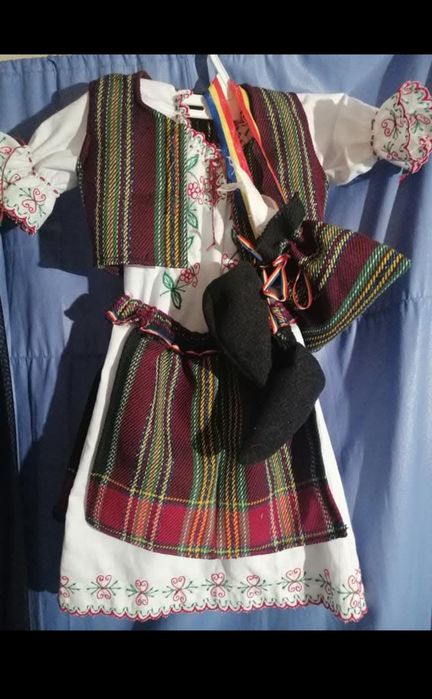 Costume tradiționale 100% bumbac , cusute manual