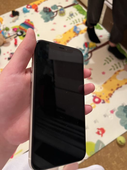 iPhone 11  64гб.