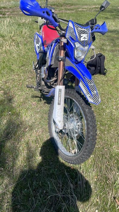 Мотоцикл эндуро.