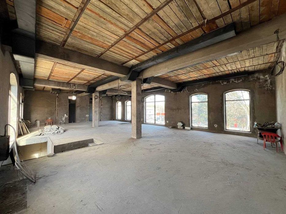 Сдаётся  помещение  Центр Луначарского  РУВД, кафе Safia  1396 м2 .