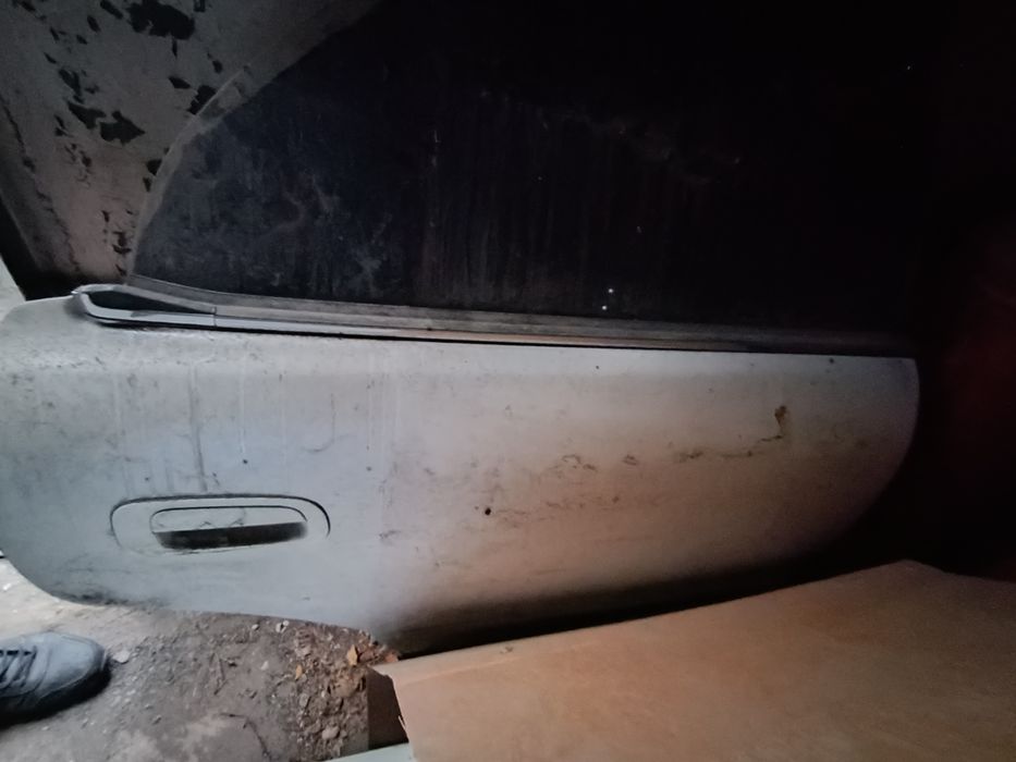 Продам двери на таета чайзер