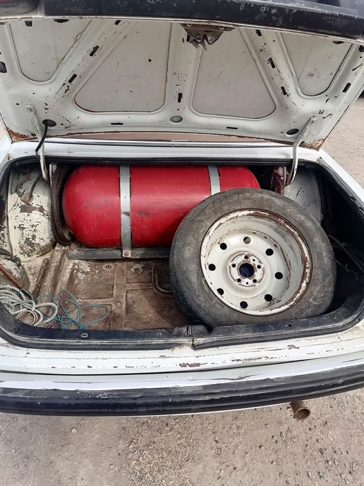 gaz 31 10 , 1998–yil 2500$