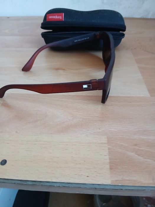 Два чифта очила с калъфи