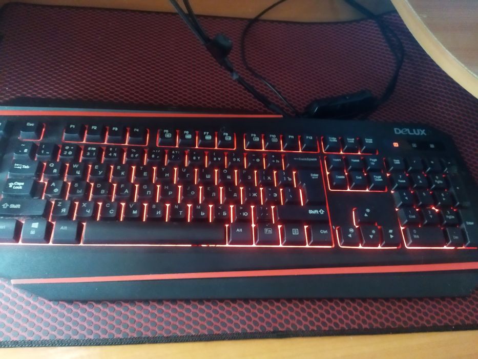 Продам ПК играю в танки тянет нормально