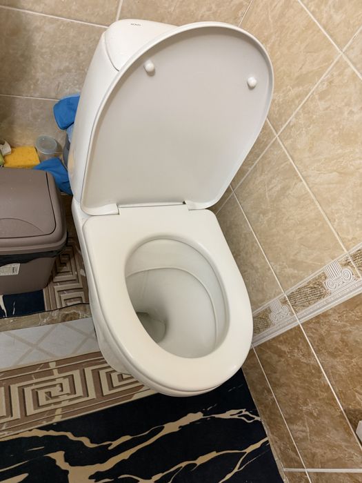 Унитаз среднего размера