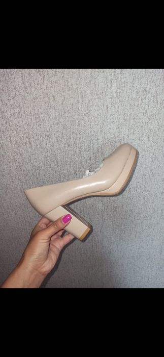 Бежевые туфли 35размера