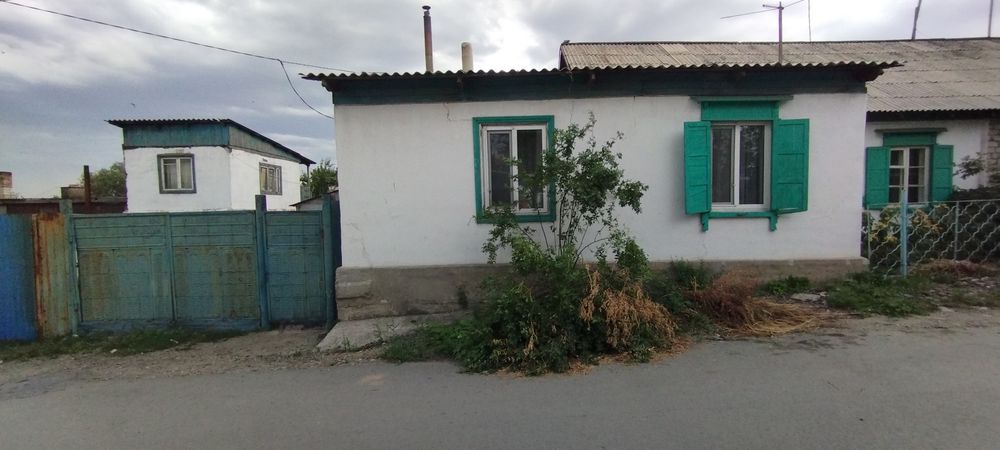 Продаётся дом, напротив 33 школы. Комсомольский пос.