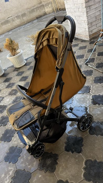 Детская коляска и стульчик