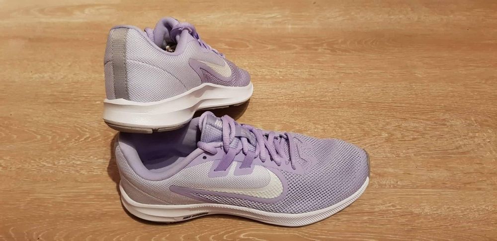 Adidasi NIKE noi, originai