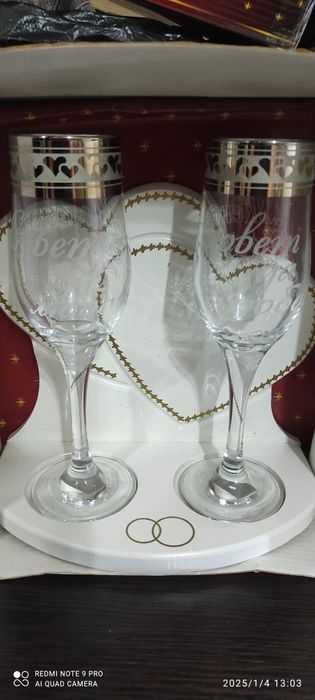 Продам свадебные фужеры.