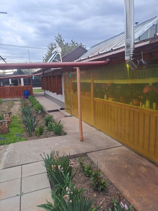 Vând casă plus teren