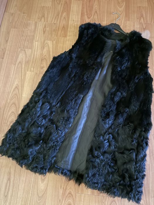 Vesta neagra de oaie si iepure