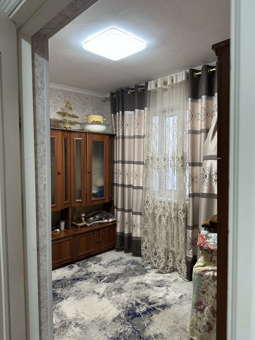 2 etajli Katej 4.5 sotix maydonda joylashgan