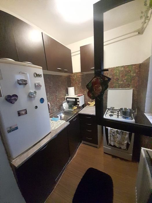 Garsonieră modesta de închiriat – Craiovița Nouă, zona Racheta