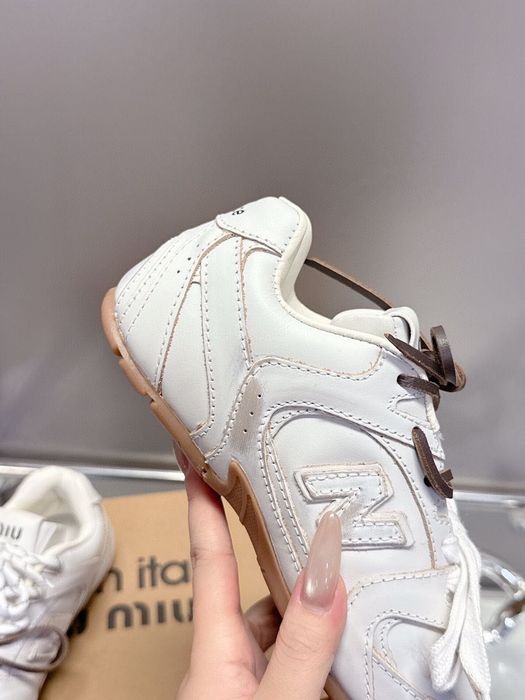 New Balance x Miu Miu дамски маратонки – бели