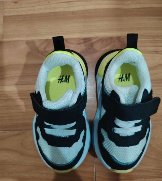 Adidași bebeluși H&M