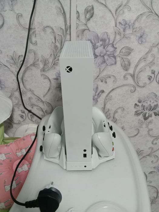 Продам икс бокс серия s