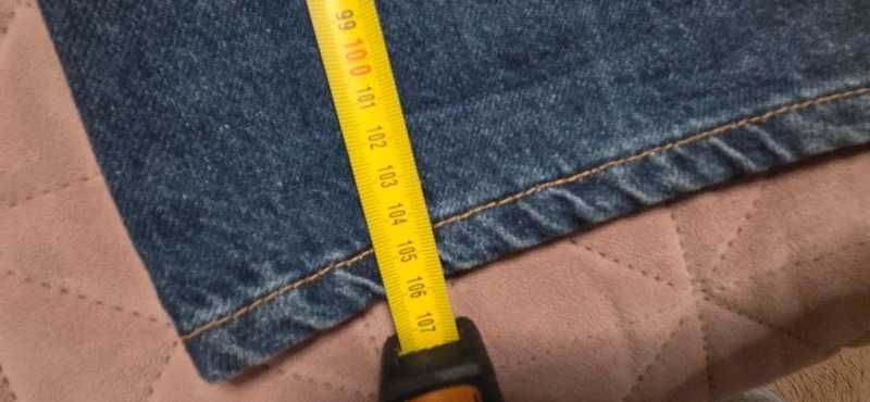 Blugi Bershka, model larg, ca NOI