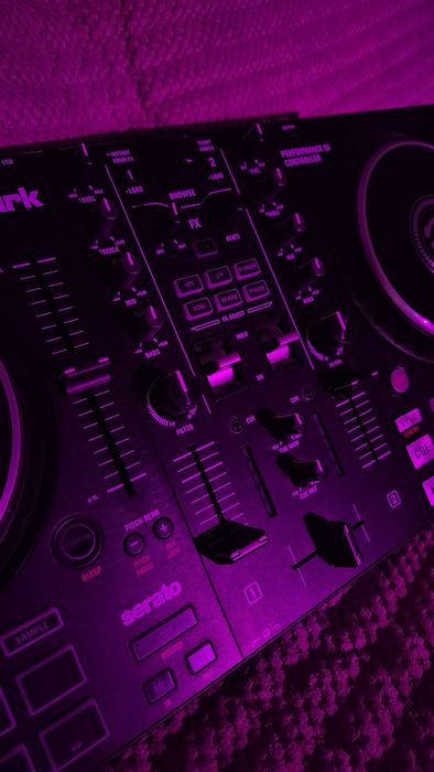 DJ контроллер Numark MIXTRACK

PRO FX
