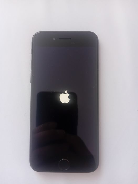 Срочно айфон SE BLACK,64GB