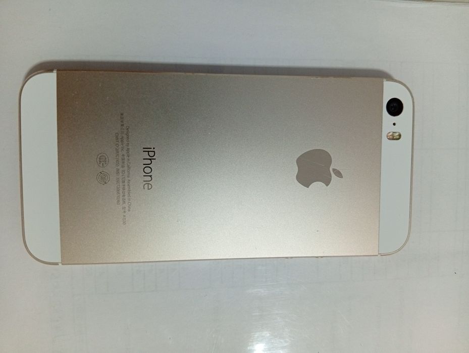 Apple iPhone 5s хорошем состоянии
