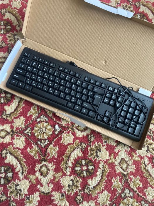 Клавиатура компютър