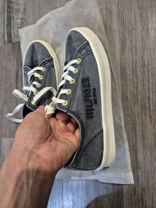 Кецове на Tommy Hilfiger