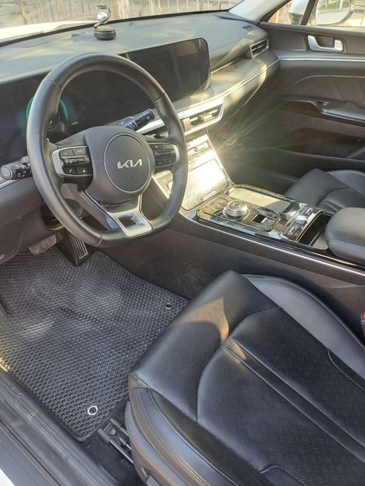 KIA K5 сотилади.