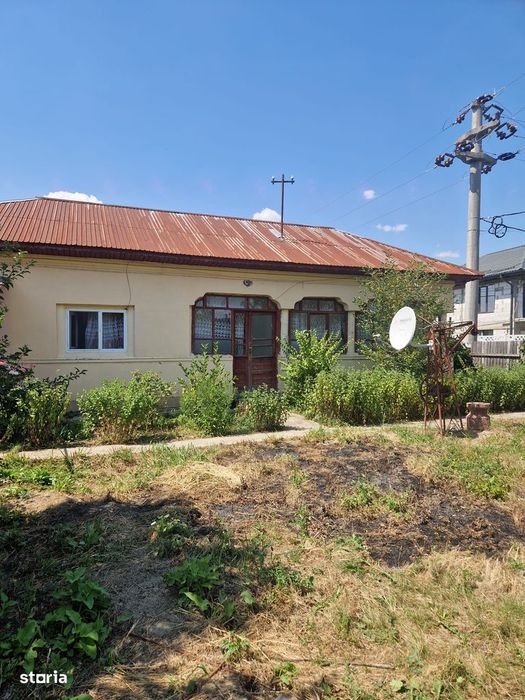 Casă cu teren în Comana - Locație excelentă, ideală pentru renovare