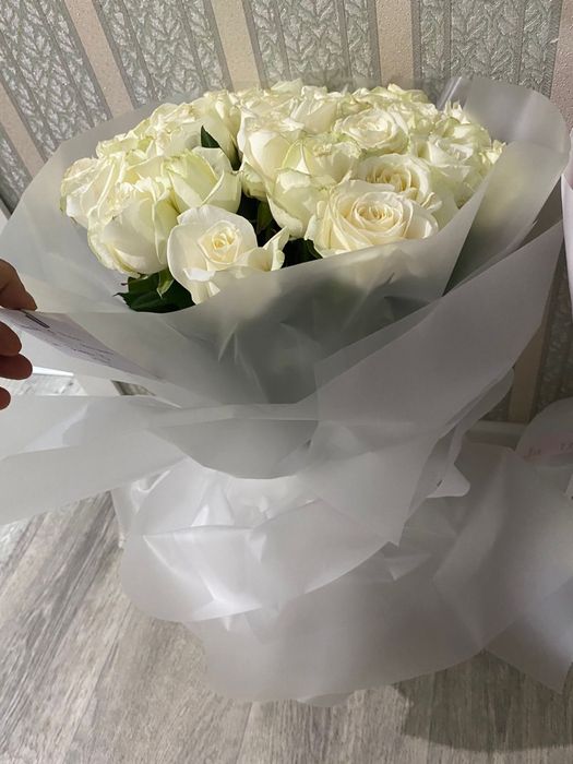 Продам 2 Букета цветов срочно