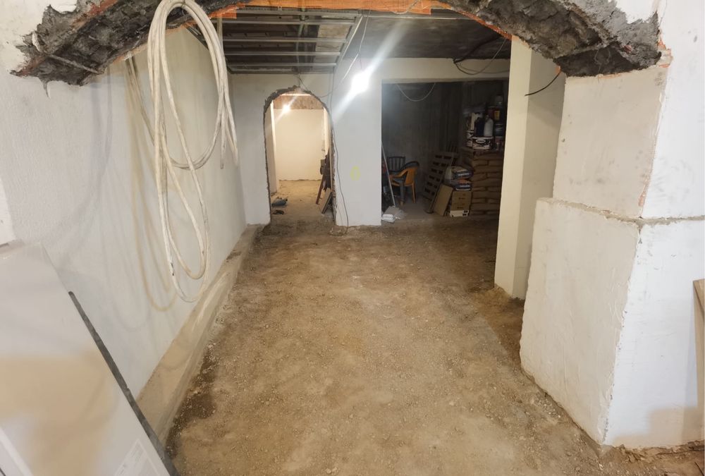 Inchiriat spatiu ( subsol) zona centrala